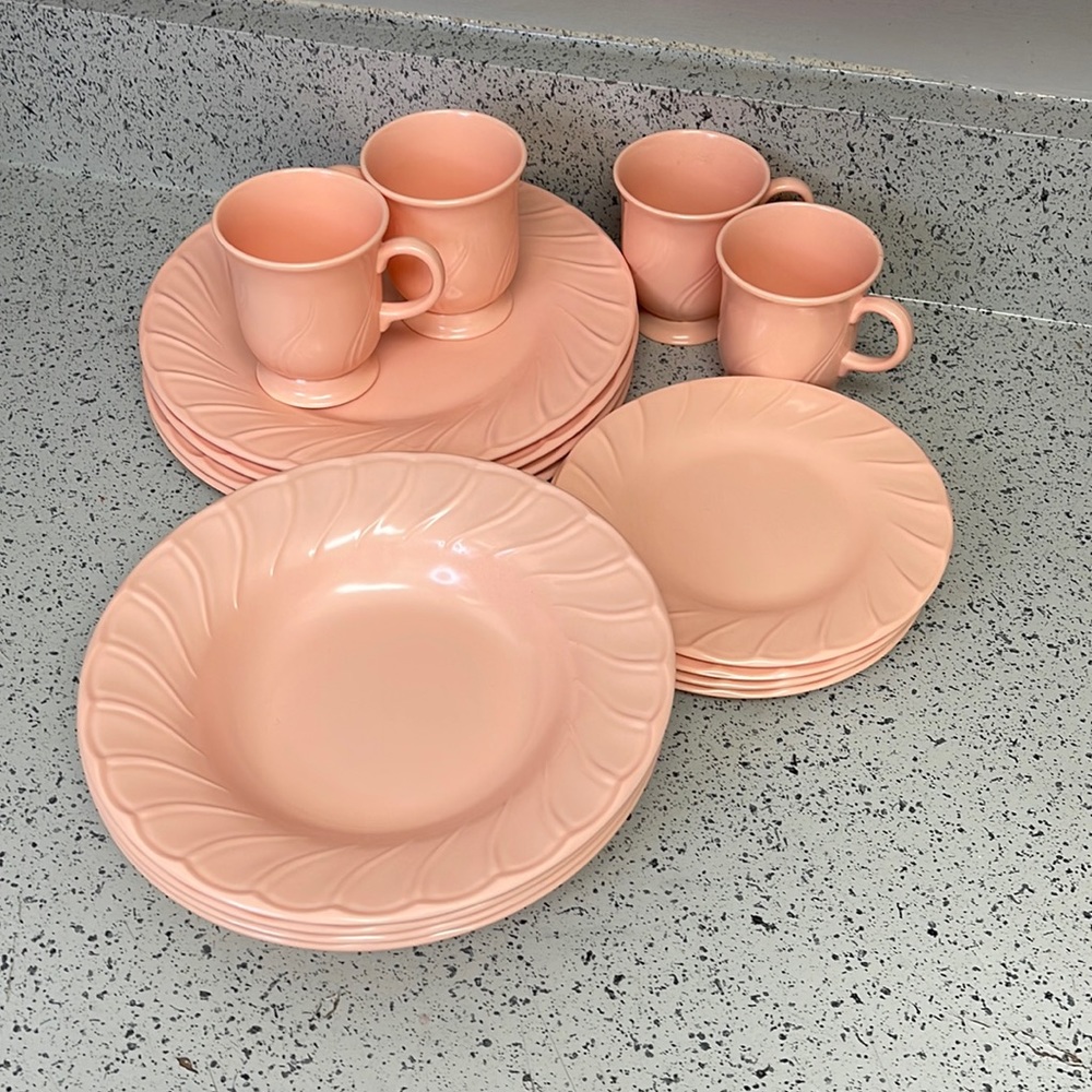 16 Piece Vintage Anacapa Melamine Plate Setting Set Swirl Retro Peach